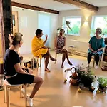 Apartament Ferieninrosengarten 1 Zi 190 Cm Deckenhoehe Oder Grosse 4 Zi Dg Whg Rosengarten (Baden-Wurttemberg)