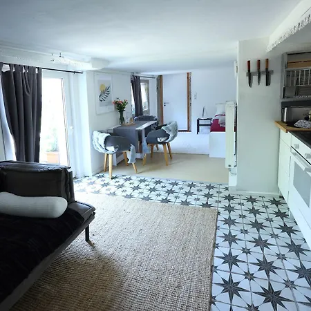 Ferieninrosengarten 1 Zi 190 Cm Deckenhoehe Oder Grosse 4 Zi Dg Whg Apartment